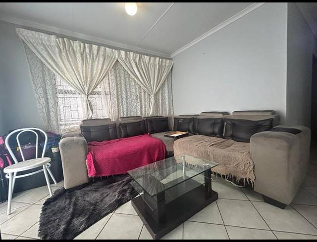 3 BEDROOM HOUSE FOR SALE IN LOTUS GARDENS